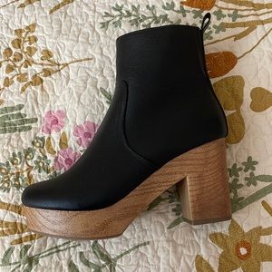 Universal Thread by Target. Size 7, Black boot with wood heel. Side zipper